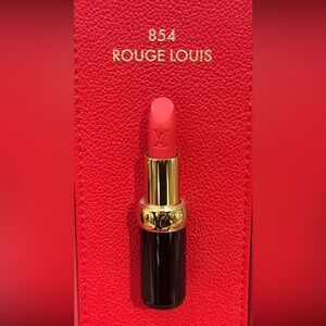 LV Rouge - Matte Lipstick (Free Mystery Clothes)